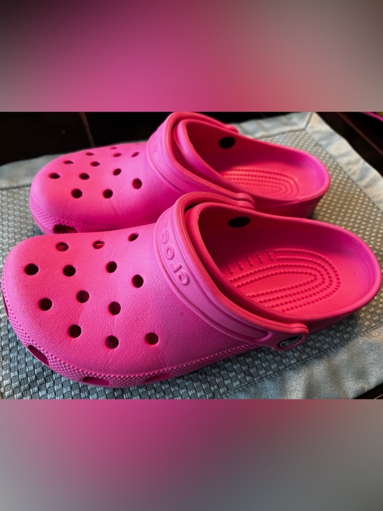 CROCS Shoes - Pink Crocs Size 9 women’s